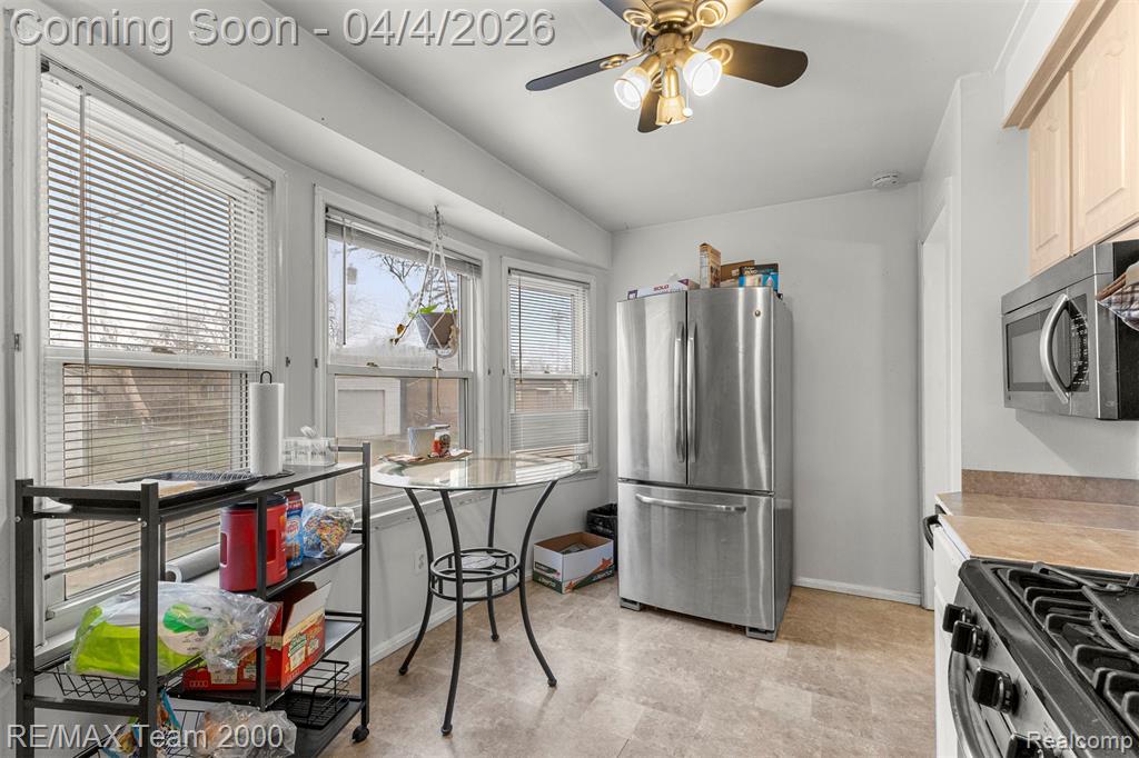 25521 Stanford Street, Dearborn Heights, MI 48125 — Photo 16