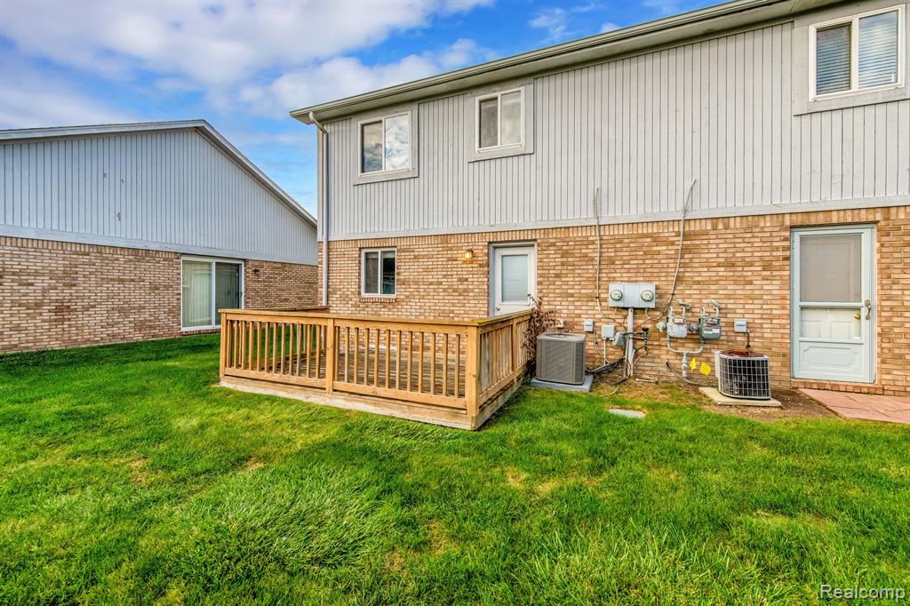 23437 READING, Trenton, MI 48183 — Photo 23
