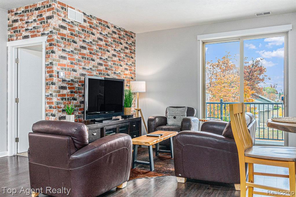 630 S GARFIELD Avenue, 202, Traverse City, MI 49686 — Photo 7