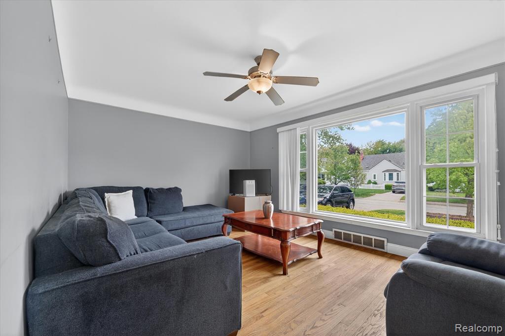 14808 LONGTIN Street, Southgate, MI 48195 — Photo 8