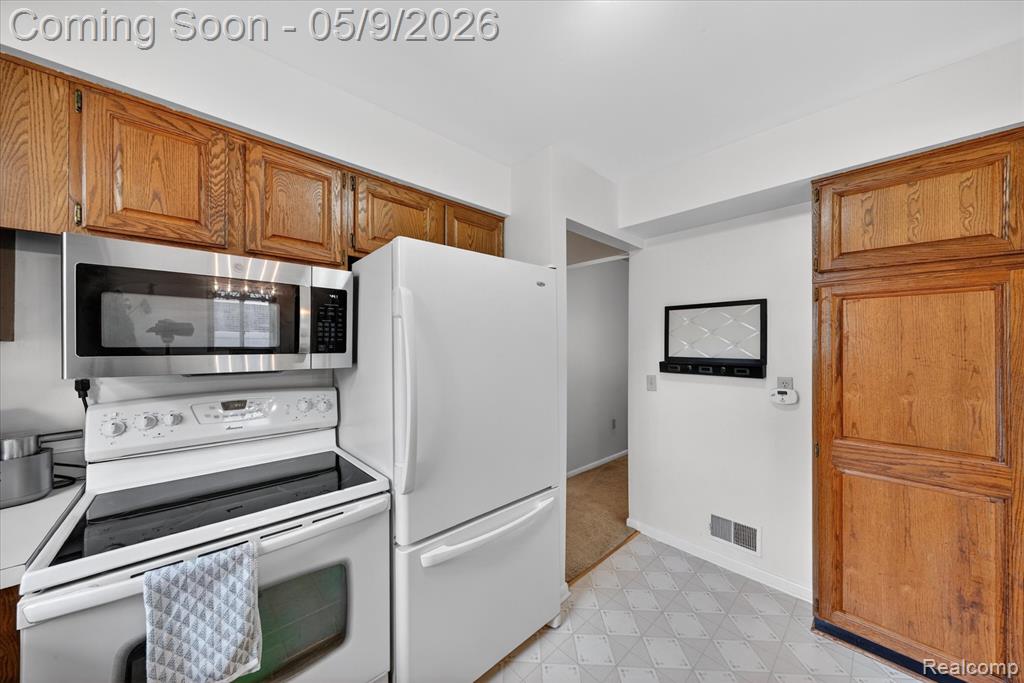 16621 Gatehouse Drive, Woodhaven, MI 48183 — Photo 16