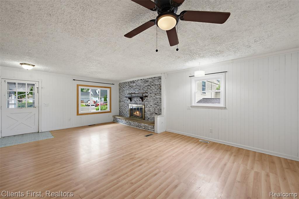 840 Saint James Street, Marysville, MI 48040 — Photo 24