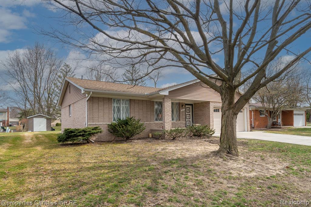 4684 CHAPEL Drive, Troy, MI 48085 — Photo 23