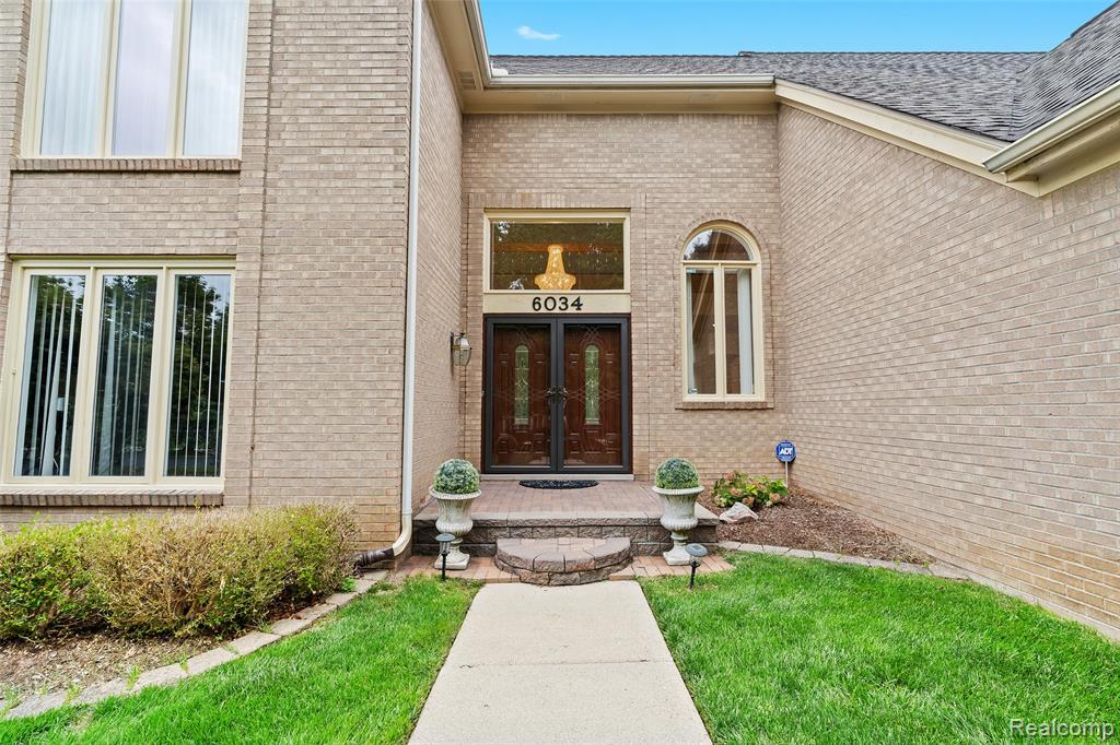 6034 Beachwood Drive, West Bloomfield, MI 48324 — Photo 2