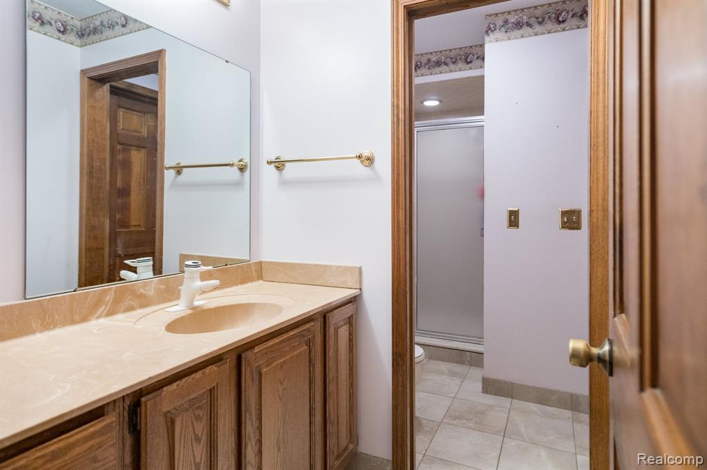 906 Dahlia Lane, Rochester Hills, MI 48307 — Photo 21