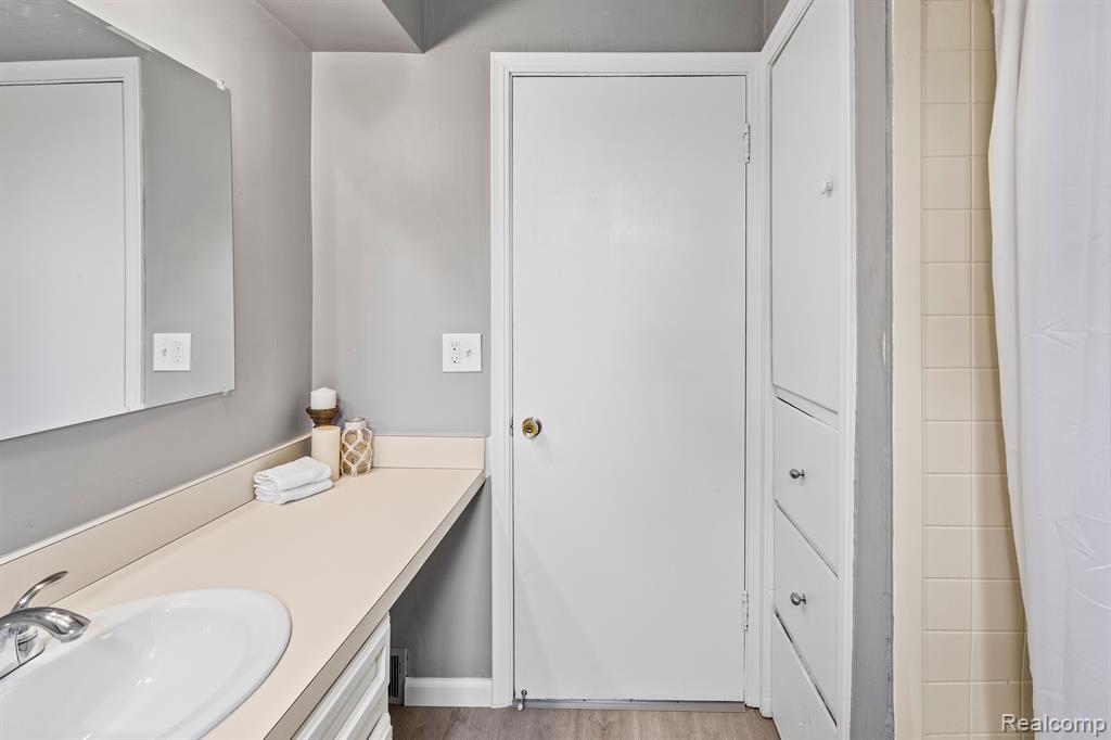 46 SMITH Court, Lake Orion, MI 48362 — Photo 21