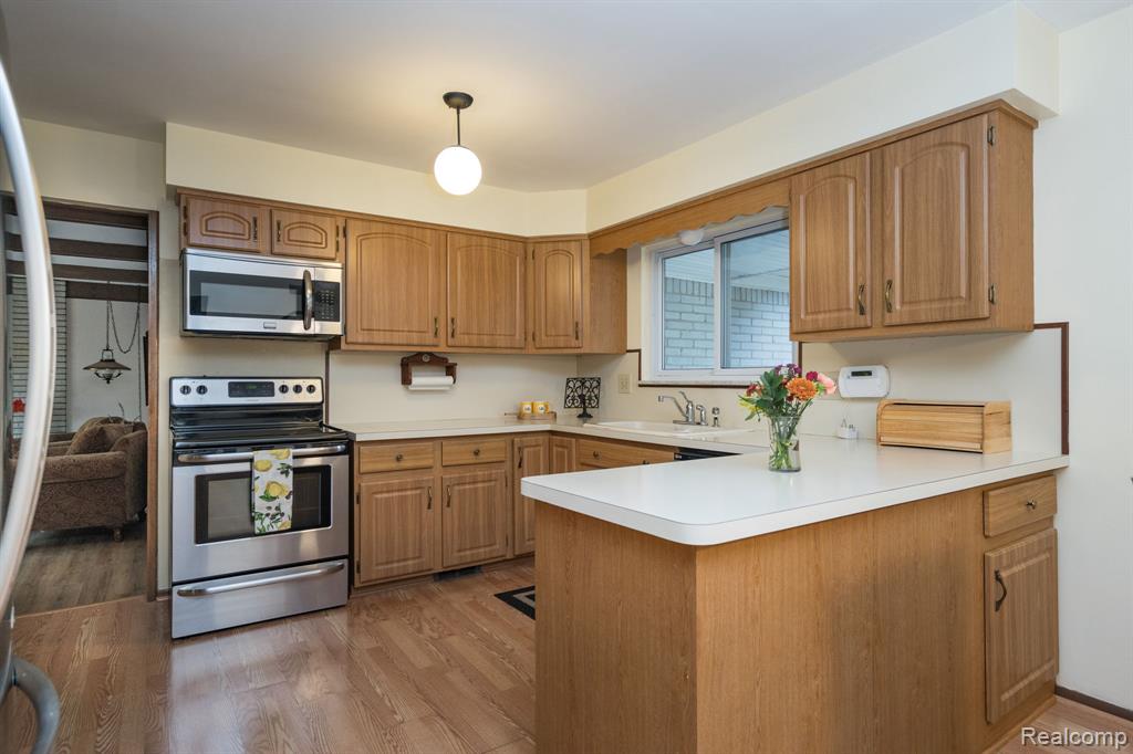 758 Lake Forest Road, Rochester Hills, MI 48309 — Photo 4