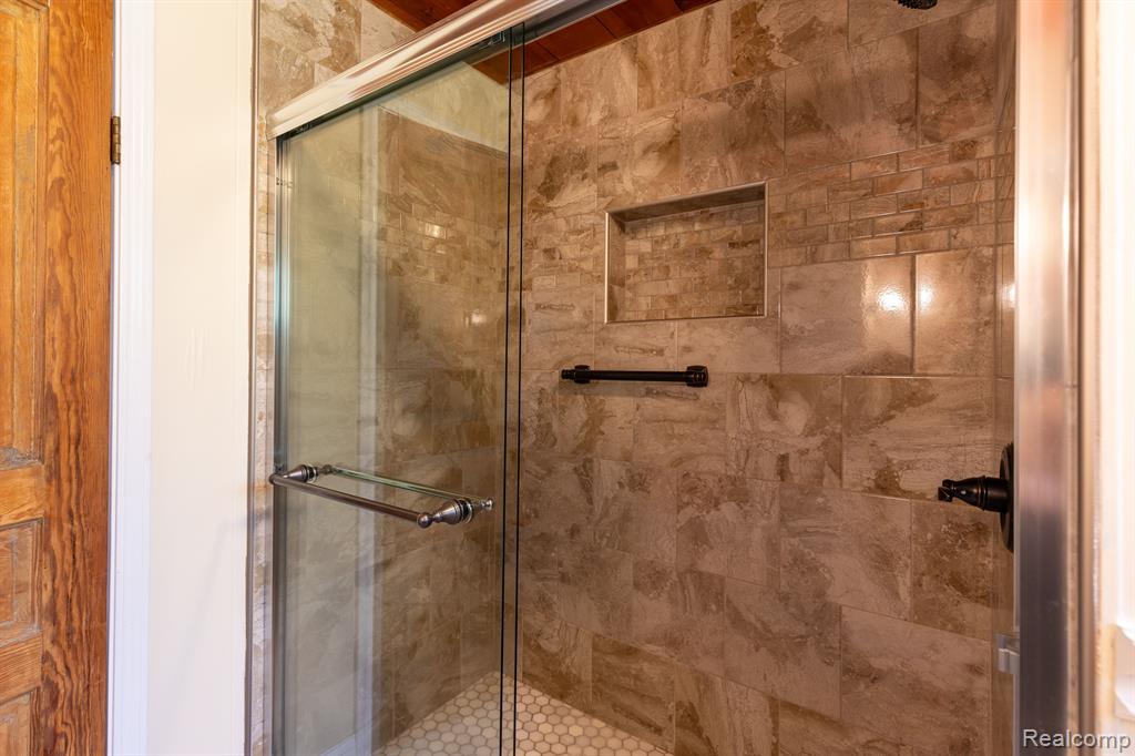 7950 ISLAND Boulevard, Grosse Ile, MI 48138 — Photo 18