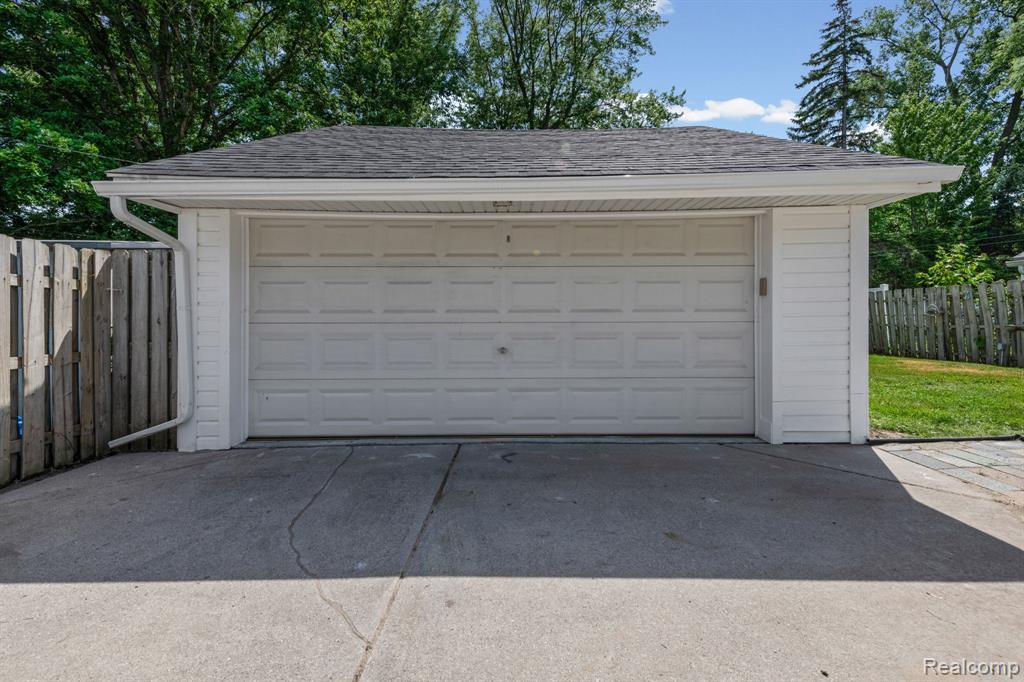 20700 Damman Street, Harper Woods, MI 48225 — Photo 30