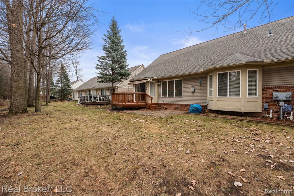 5776 Woodview Drive, 6, Sterling Heights, MI 48314 — Photo 25