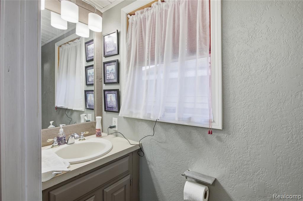 9857 Rembrandt Way, Fenton, MI 48430 — Photo 33