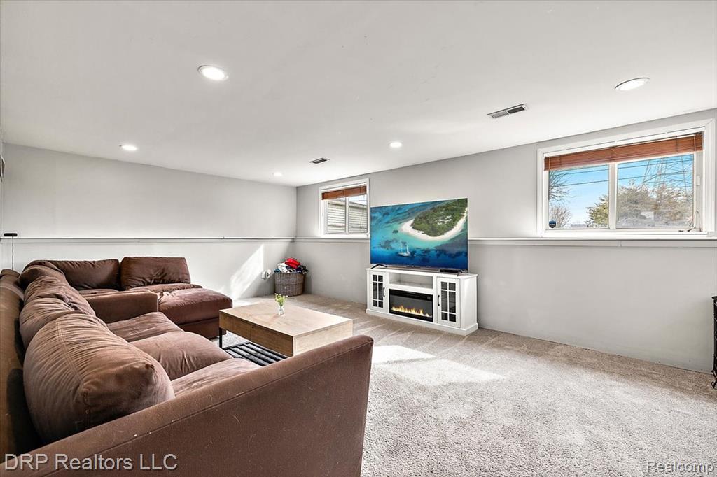 44012 Carrnation Drive, Sterling Heights, MI 48313 — Photo 20