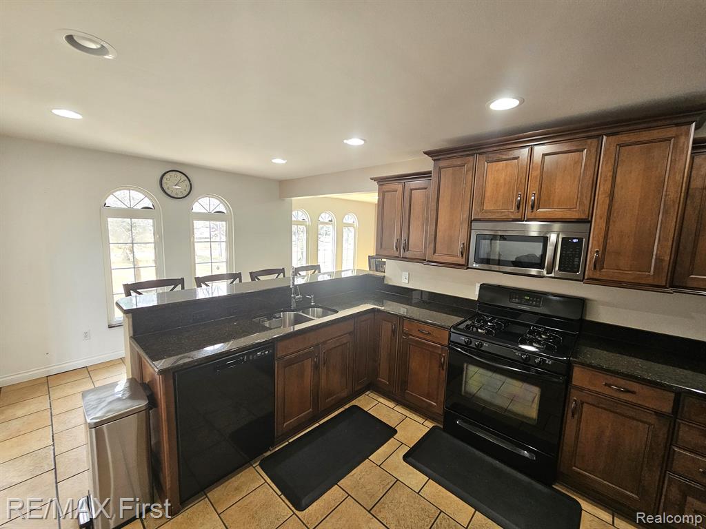 700 BYRAM LAKE Drive, Linden, MI 48451 — Photo 6