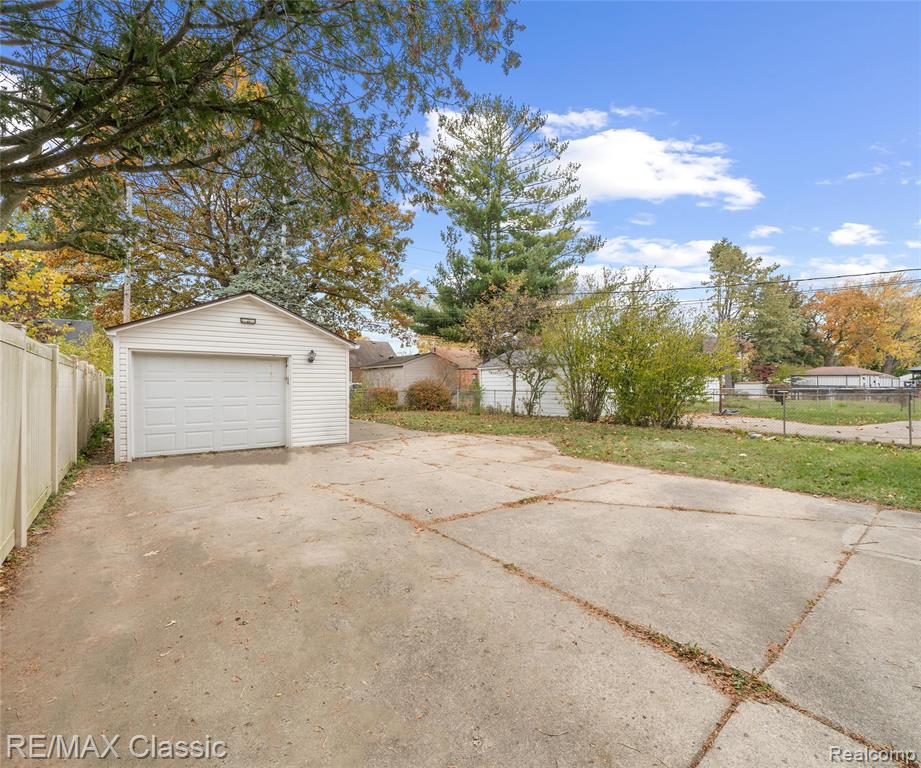 9951 Berwyn, Redford, MI 48239 — Photo 39