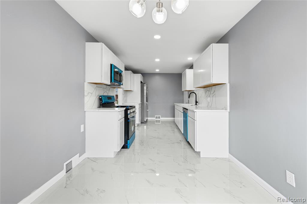 23701 Coyle Street, Oak Park, MI 48237 — Photo 10