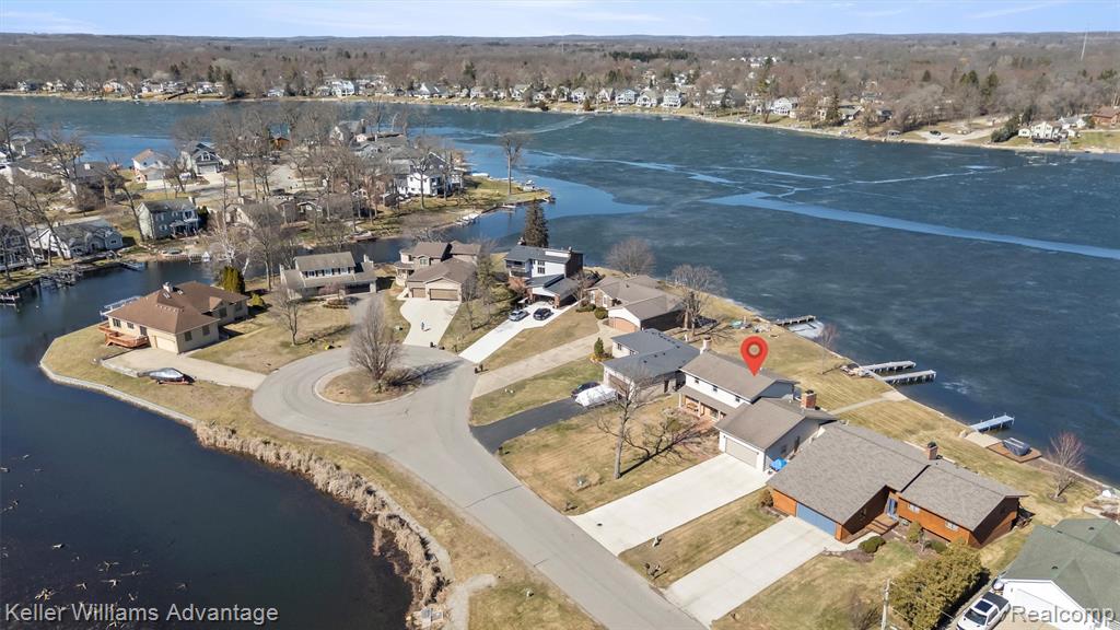 340 Angola Street, Wolverine Lake, MI 48390 — Photo 3