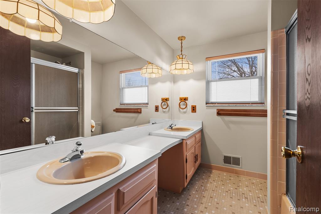 487 Pinehurst Drive, Rochester Hills, MI 48309 — Photo 25