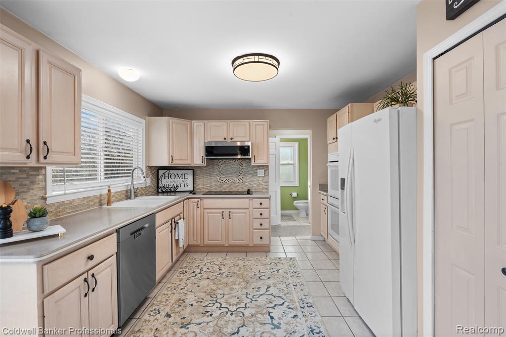 4347 Apple Valley Lane, West Bloomfield, MI 48323 — Photo 15