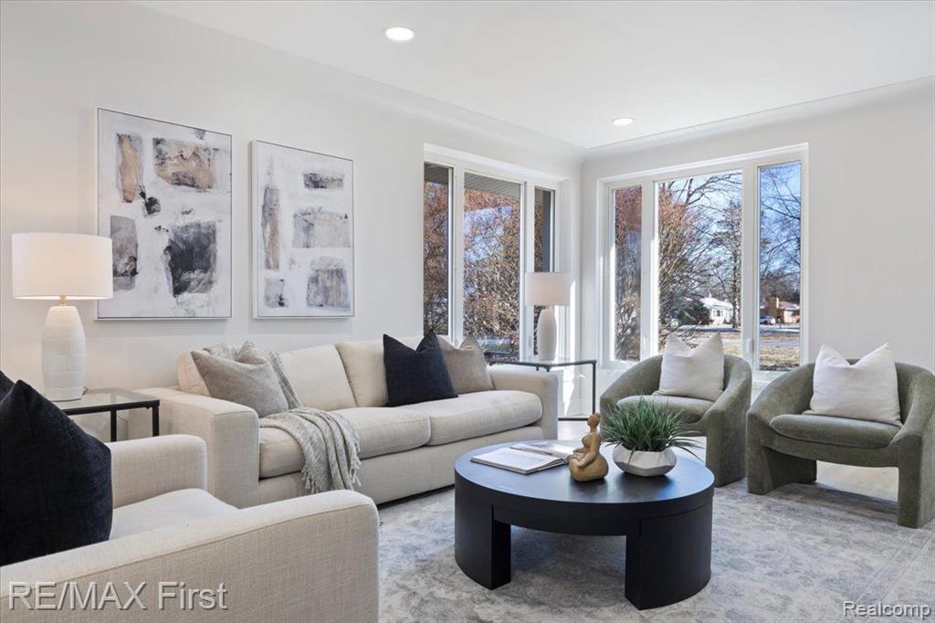 532 NICHOLS Road, Auburn Hills, MI 48326 — Photo 17