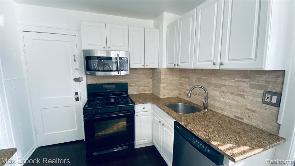 465 E OAKRIDGE #1 Street, Ferndale, MI 48220 — Photo 8