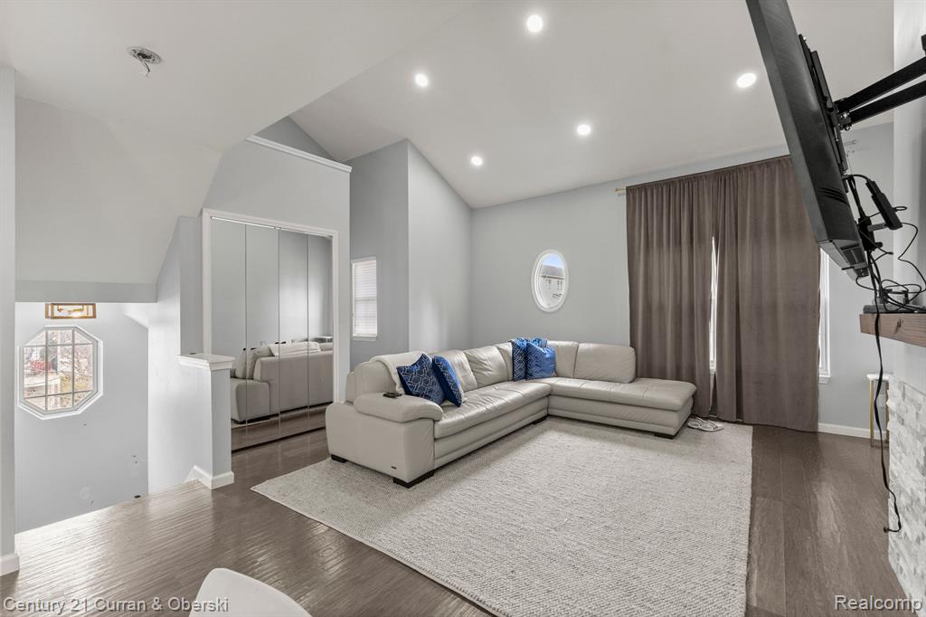 43 W VILLAGE Lane, Dearborn, MI 48124 — Photo 3