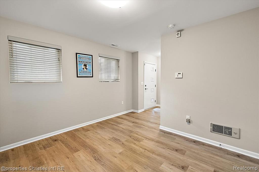 1083 Hampton Circle, Detroit, MI 48207 — Photo 23