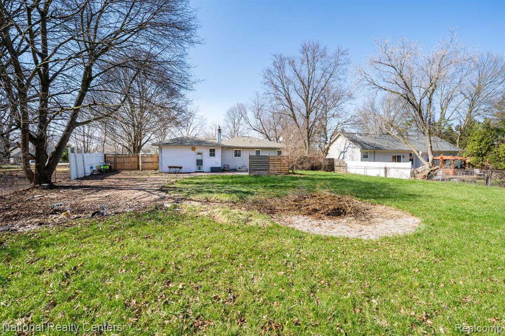 2654 Hatton Road, Auburn Hills, MI 48326 — Photo 29