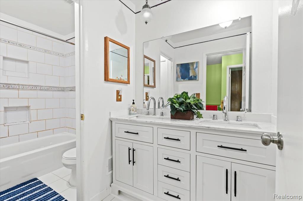 24243 Bashian Drive, Novi, MI — Photo 17