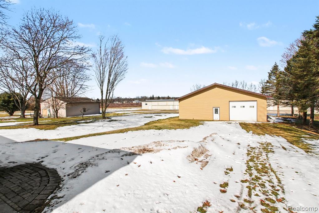 8783 SKYLANE Drive, Brighton, MI 48114 — Photo 23