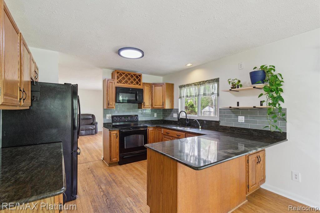 5440 BRADFORD Circle, Brighton, MI 48114 — Photo 6