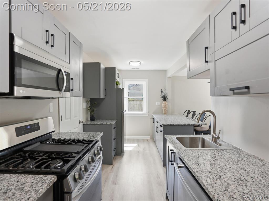 22329 Maxine Street, Saint Clair Shores, MI 48080 — Photo 10