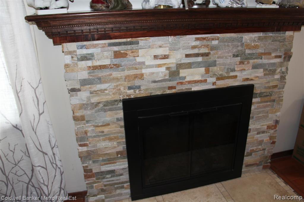 4092 Woodstock Road, Waterford, MI 48328 — Photo 3