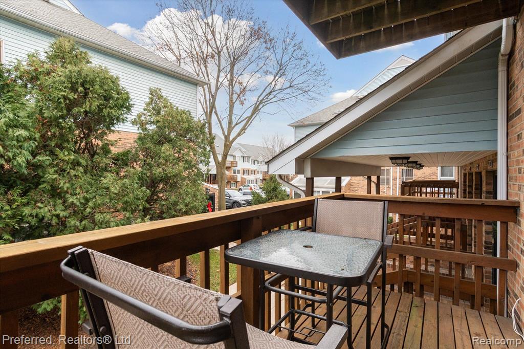 262 PINEWOOD Drive, Plymouth, MI 48170 — Photo 33