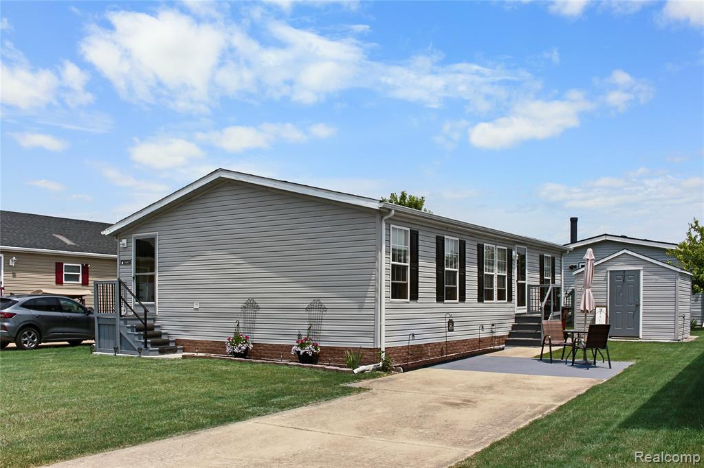 13482 Pear Street, Carleton, MI 48117