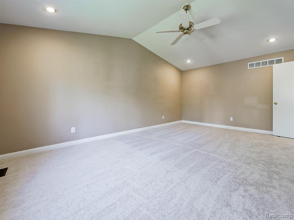 878 River Bend Drive, Rochester Hills, MI 48307 — Photo 32