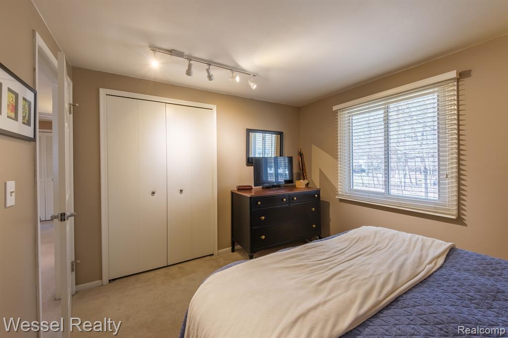 47829 BEN FRANKLIN Drive, Shelby Twp, MI 48315 — Photo 30