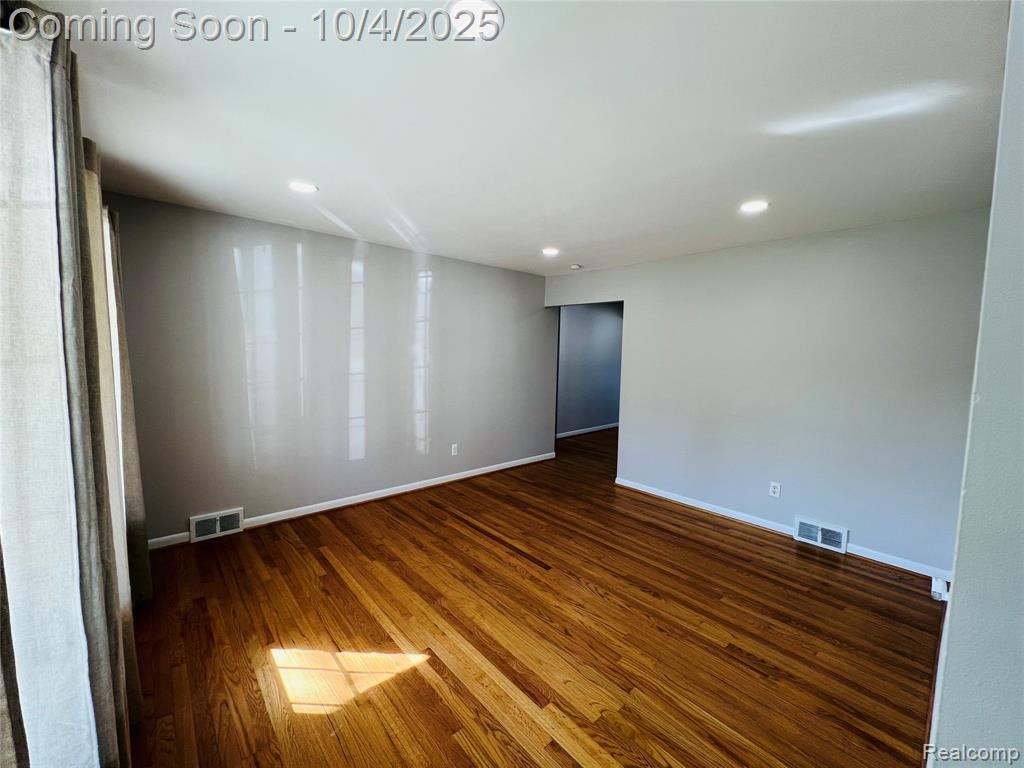 939 Deering Street, Garden City, MI — Photo 4