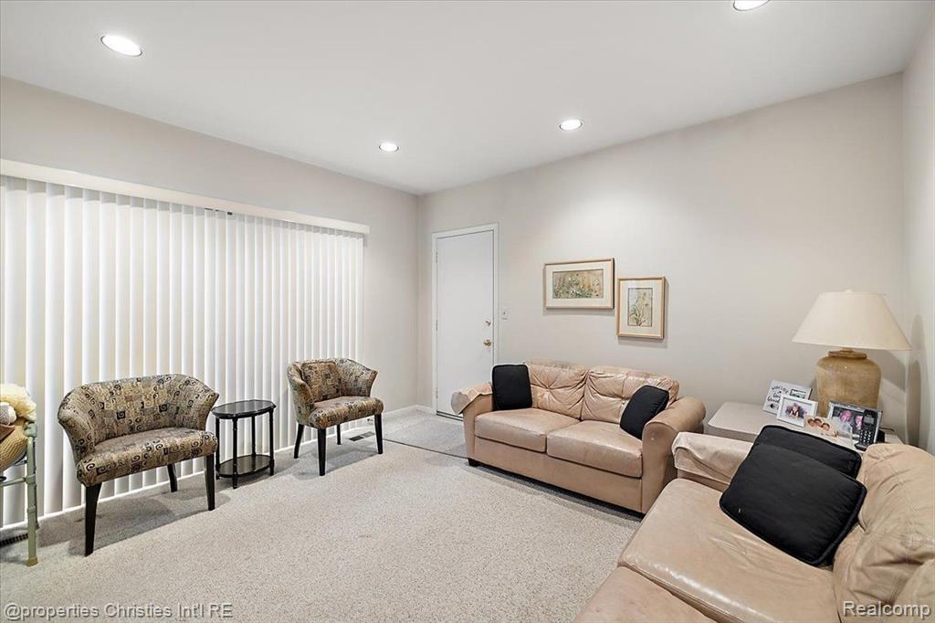 7036 Bridge Way, West Bloomfield, MI — Photo 25