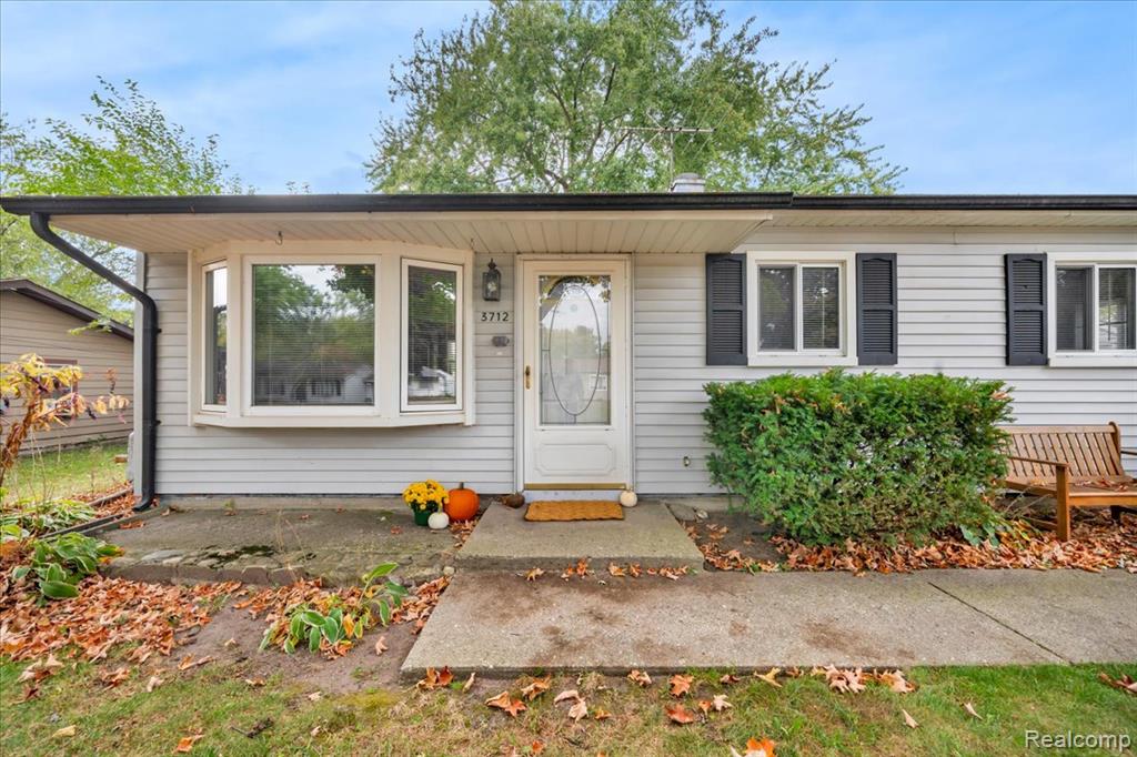 3712 Grafton Street, Orion, MI — Photo 2