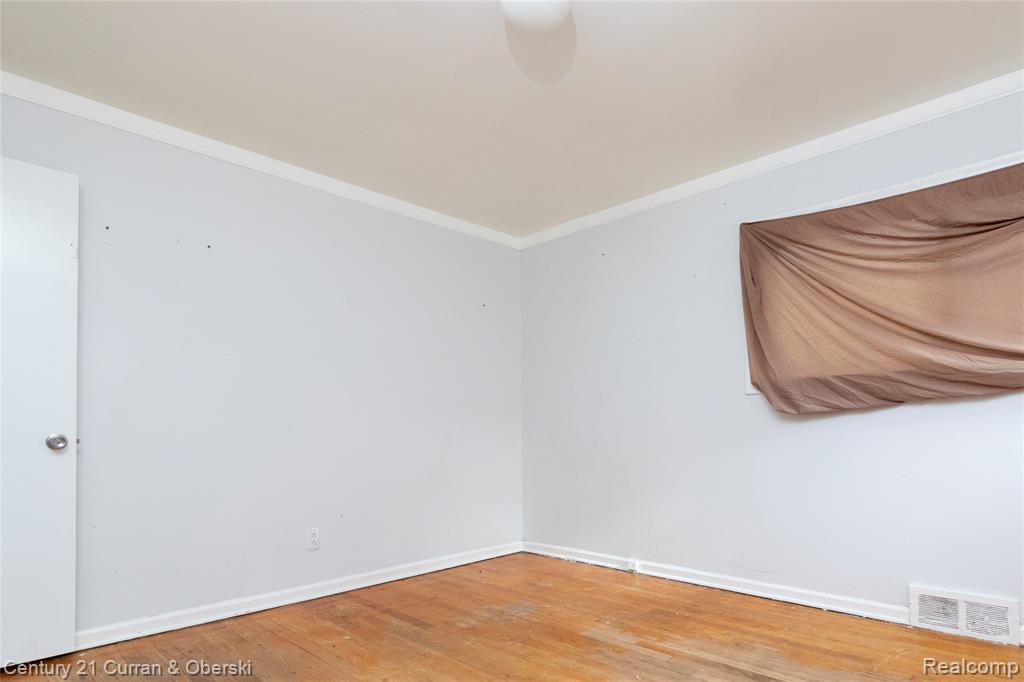 7077 Deering Street, Garden City, MI — Photo 14