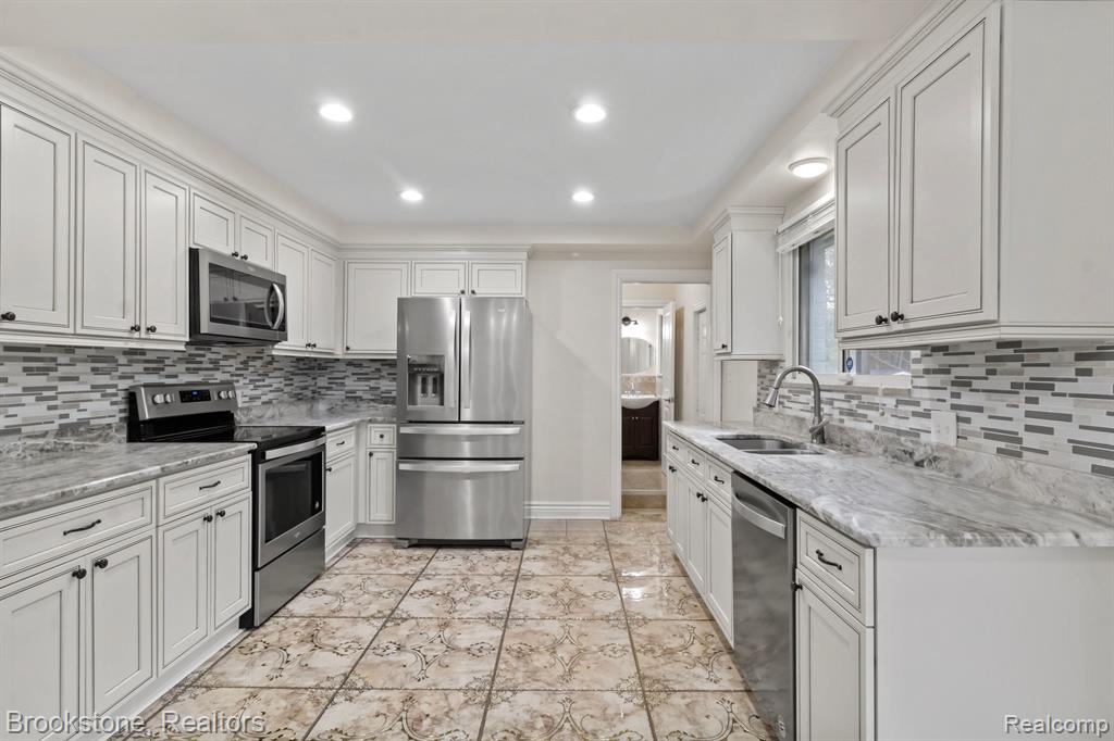41920 MAROLD Drive, Sterling Heights, MI 48314 — Photo 20