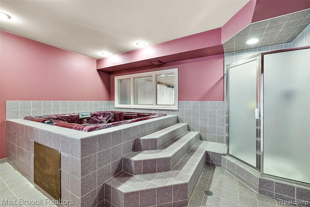 5148 Crest Knolls Court, Bloomfield Hills, MI 48302 — Photo 24