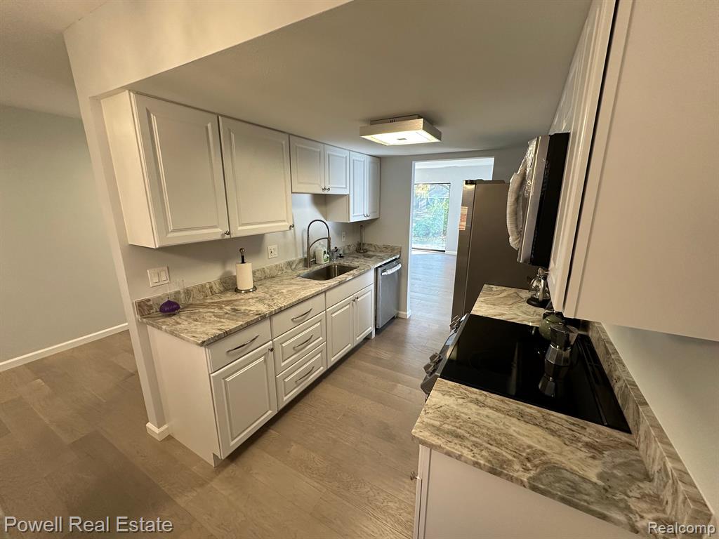 27129 FARMBROOK VILLA Drive, Southfield, MI 48034 — Photo 10