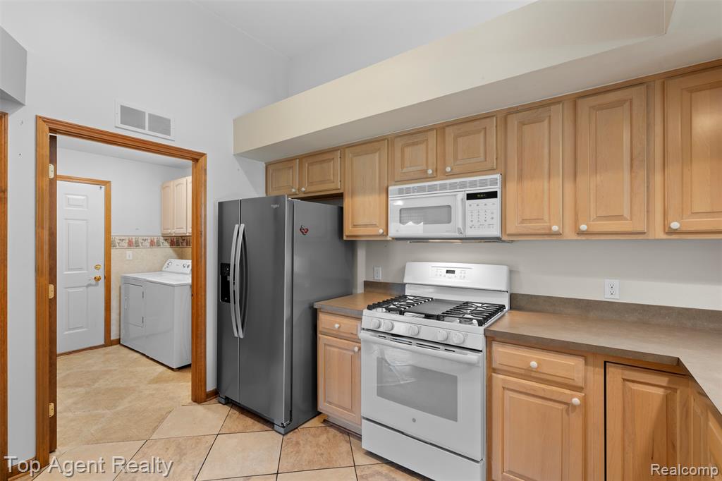 4415 Firethorn Court, Warren, MI 48092 — Photo 13