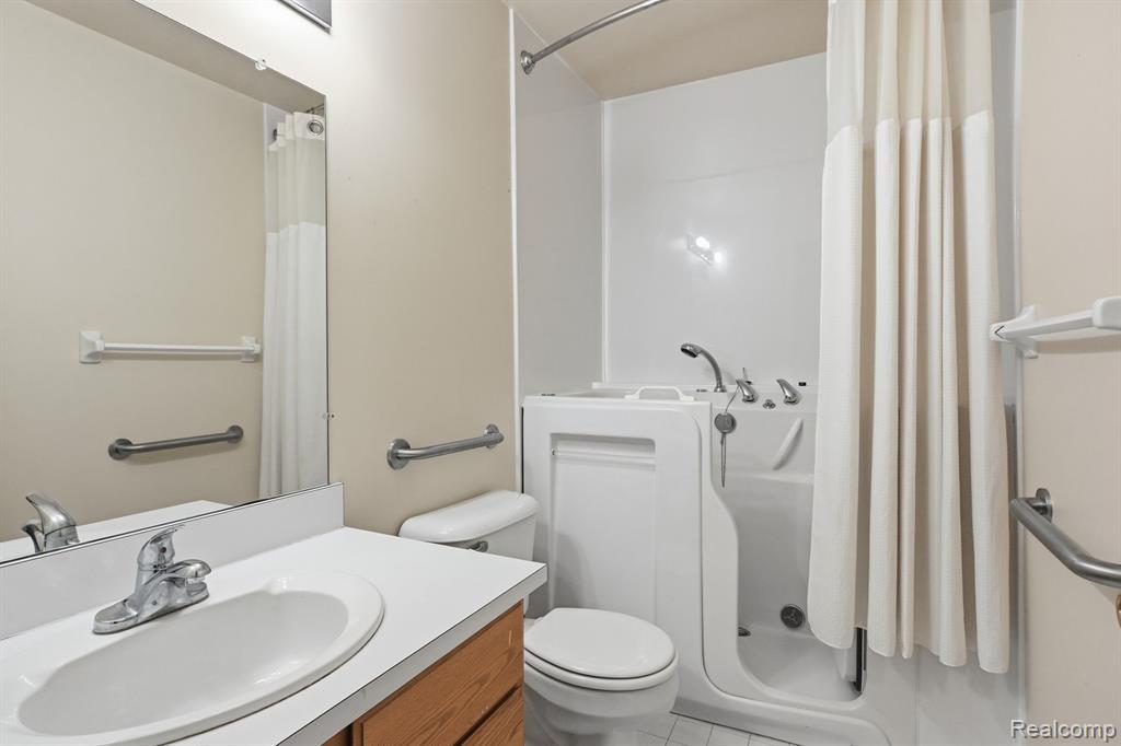518 Redmaple Lane, 62, Brighton, MI 48116 — Photo 16