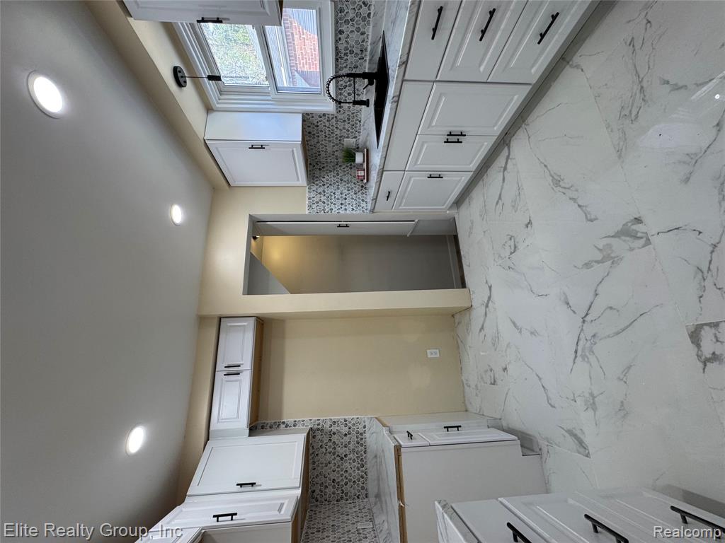 19351 Plainview Avenue W, Detroit, MI 48219 — Photo 5