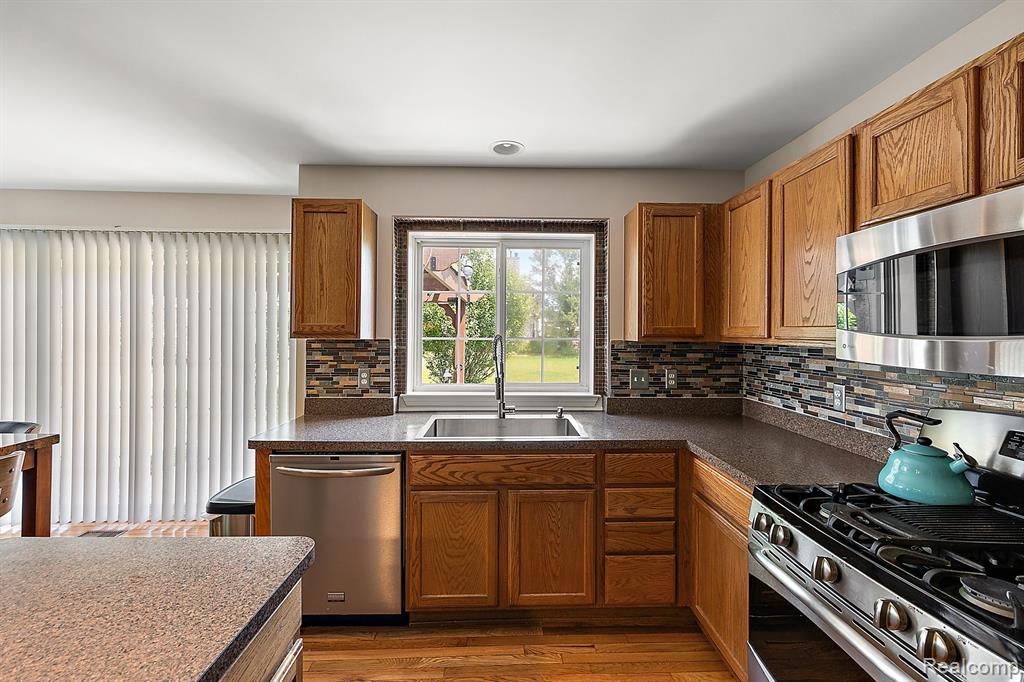8057 PEBBLESTONE Drive, Ypsilanti, MI 48197 — Photo 14