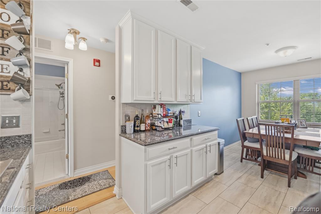 128 Sandy Lane, Walled Lake, MI 48390 — Photo 32