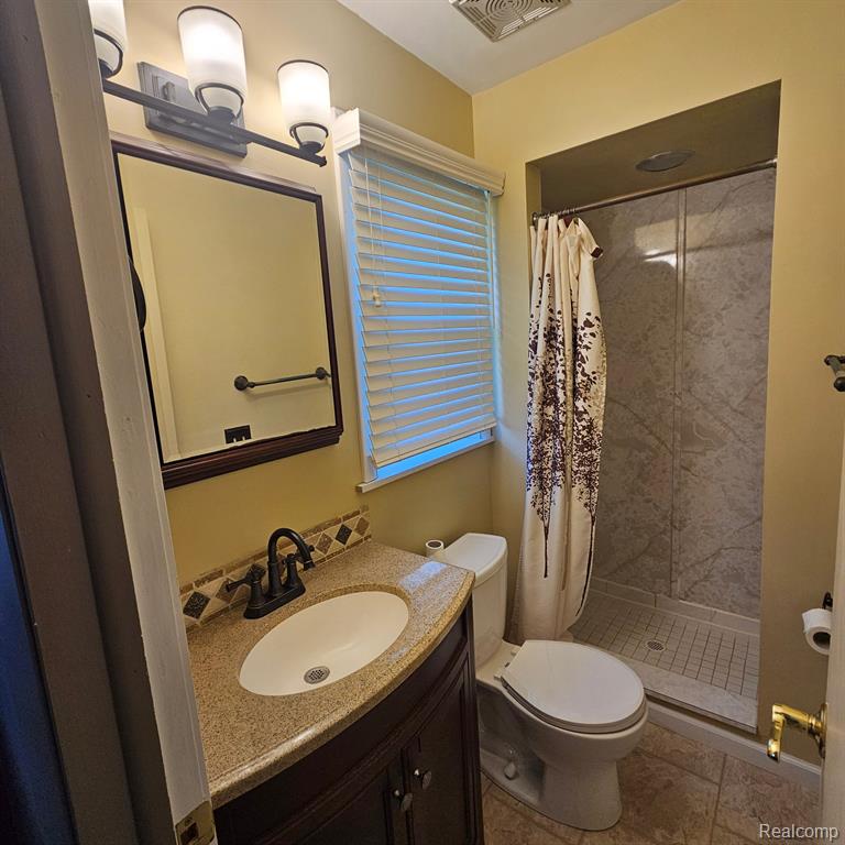 9233 SMITHS CREEK Road, Wales, MI — Photo 21