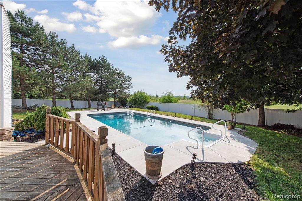 810 CARRINGTON Boulevard, Monroe, MI 48161 — Photo 63